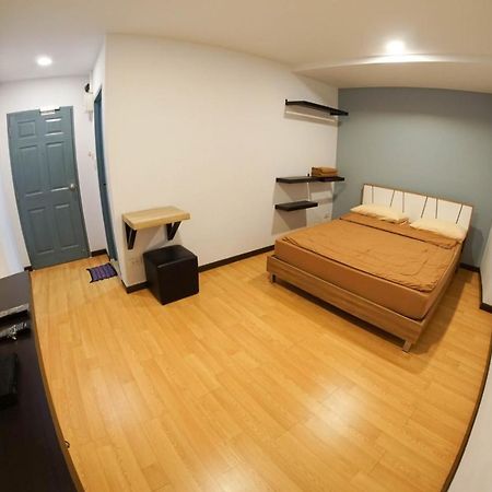 Inn Trog And Inn Soi (Adults Only) Bangkok Bagian luar foto
