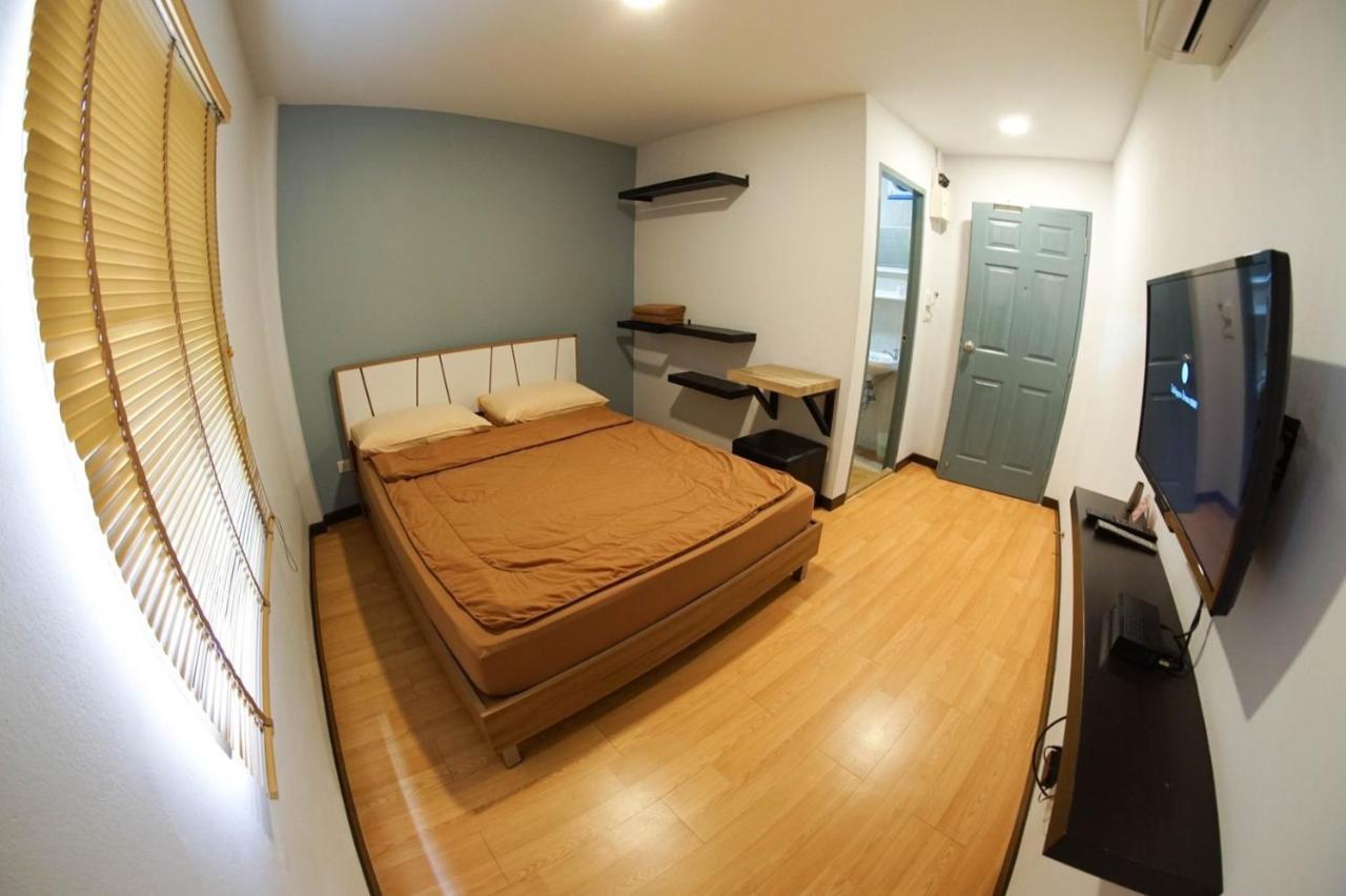 Inn Trog And Inn Soi (Adults Only) Bangkok Bagian luar foto
