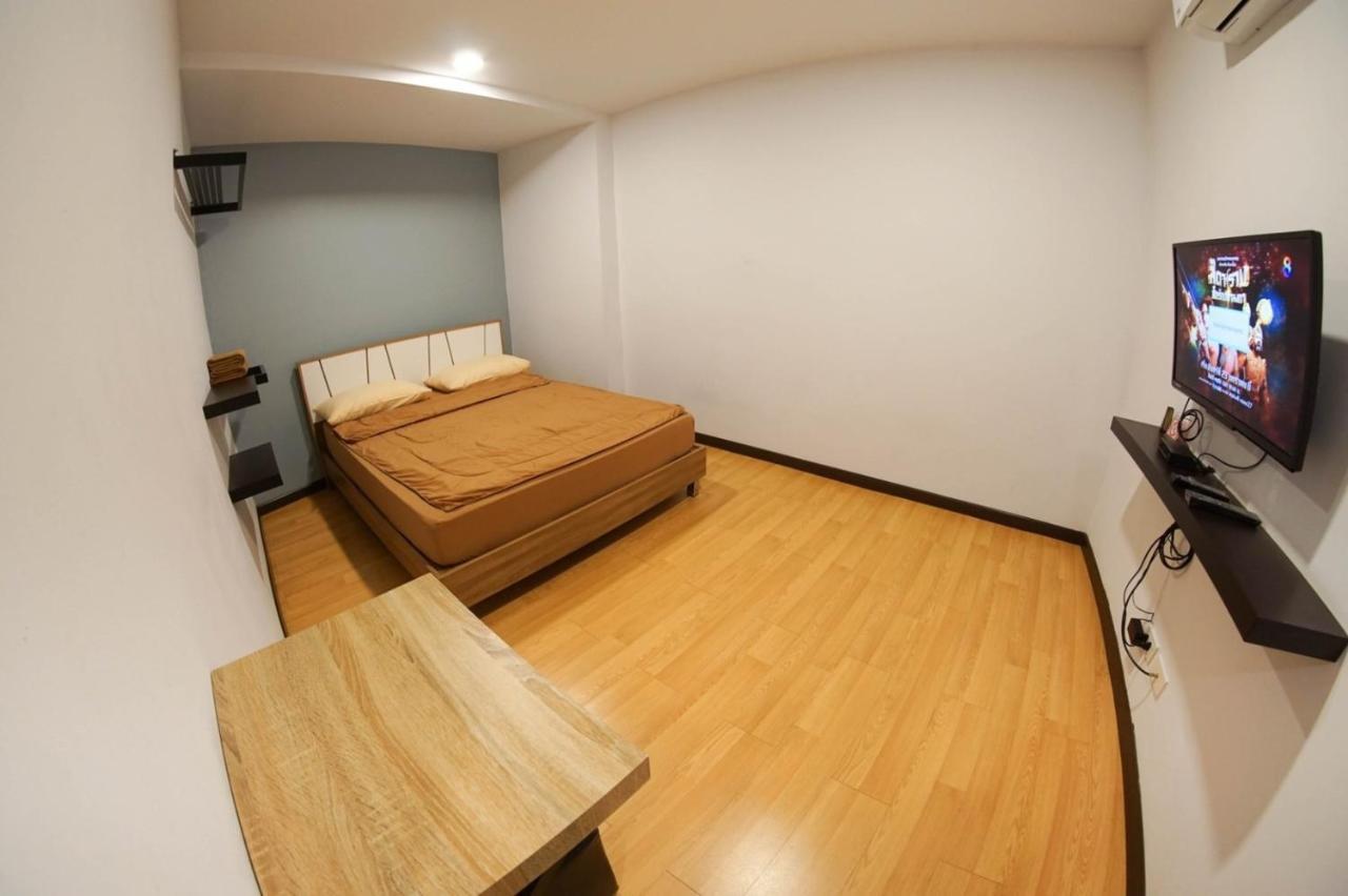 Inn Trog And Inn Soi (Adults Only) Bangkok Bagian luar foto