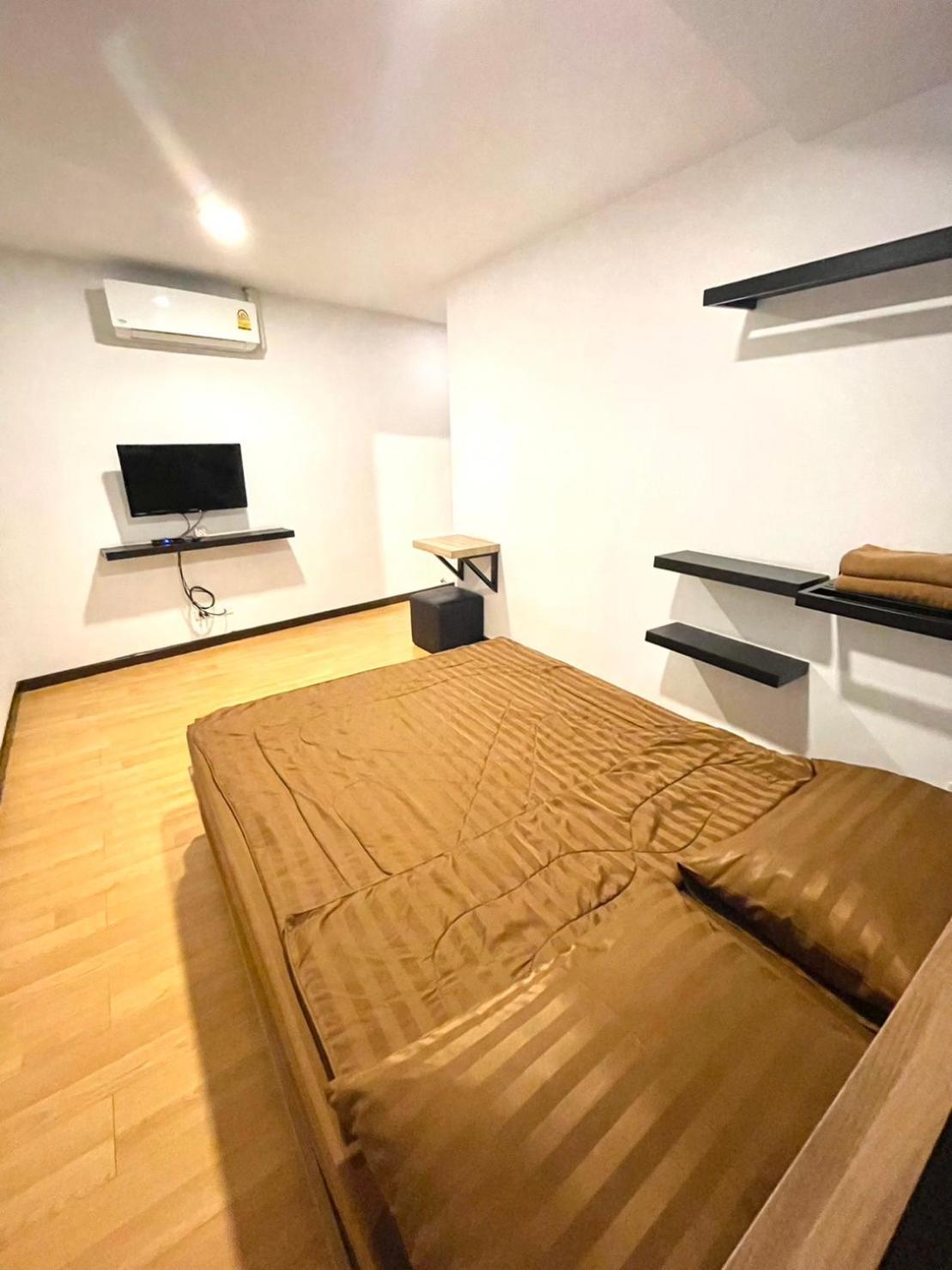Inn Trog And Inn Soi (Adults Only) Bangkok Bagian luar foto