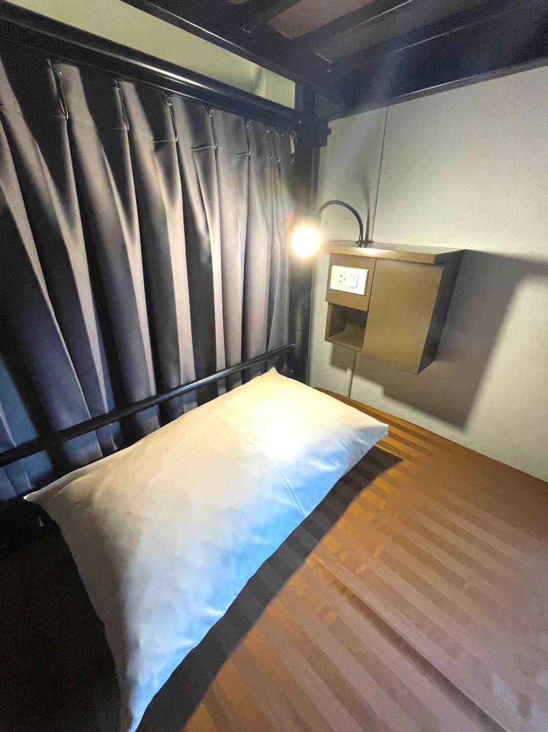 Inn Trog And Inn Soi (Adults Only) Bangkok Bagian luar foto