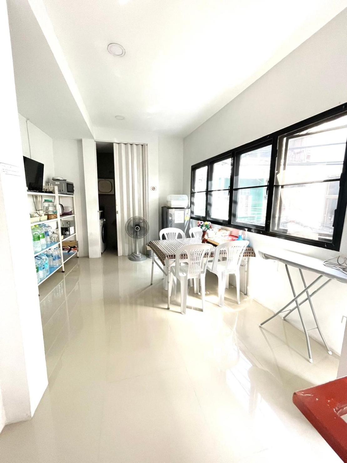 Inn Trog And Inn Soi (Adults Only) Bangkok Bagian luar foto