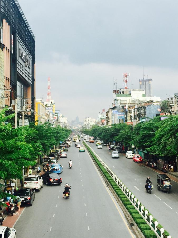 Inn Trog And Inn Soi (Adults Only) Bangkok Bagian luar foto