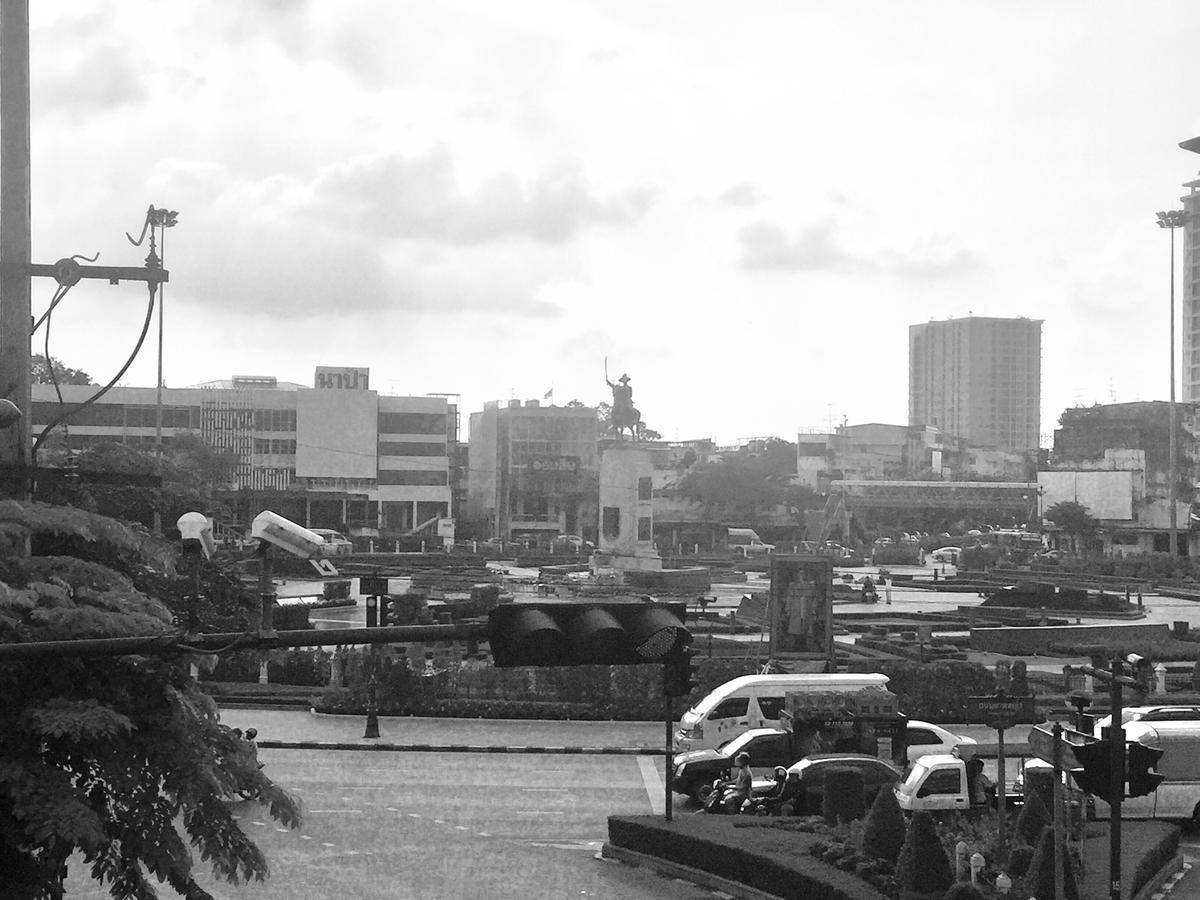 Inn Trog And Inn Soi (Adults Only) Bangkok Bagian luar foto