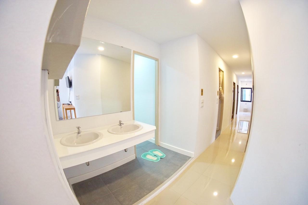 Inn Trog And Inn Soi (Adults Only) Bangkok Bagian luar foto