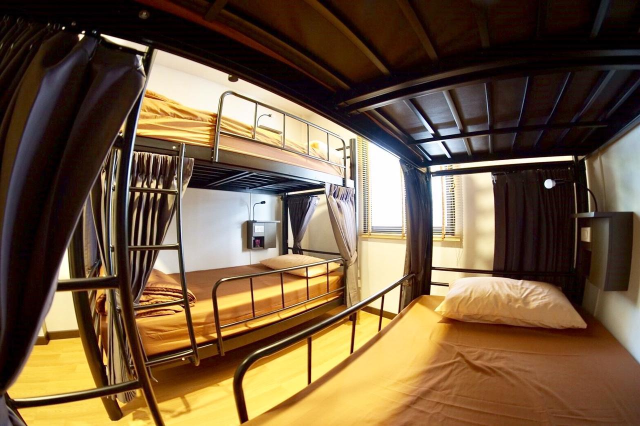 Inn Trog And Inn Soi (Adults Only) Bangkok Bagian luar foto