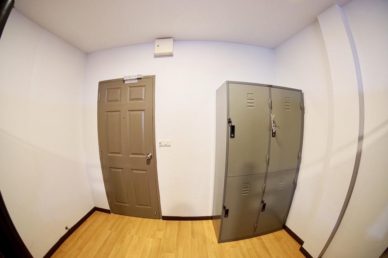 Inn Trog And Inn Soi (Adults Only) Bangkok Bagian luar foto