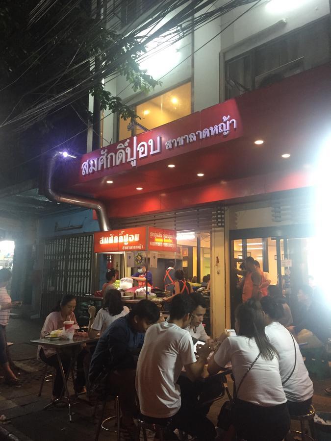 Inn Trog And Inn Soi (Adults Only) Bangkok Bagian luar foto